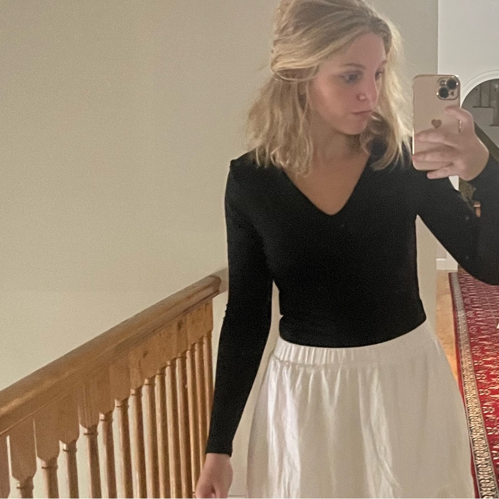 Pumiey v neck bodysuit